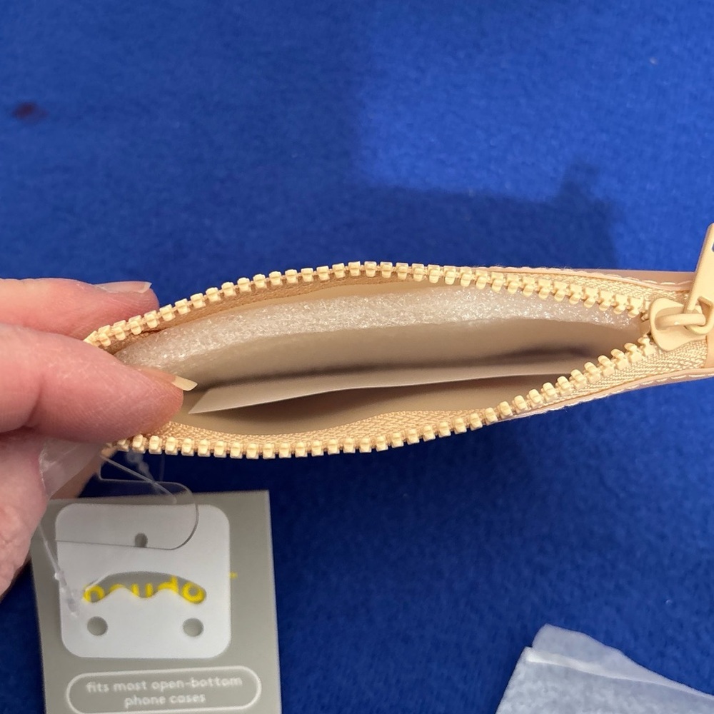 Wristlet wallet. - Picture 4 of 4